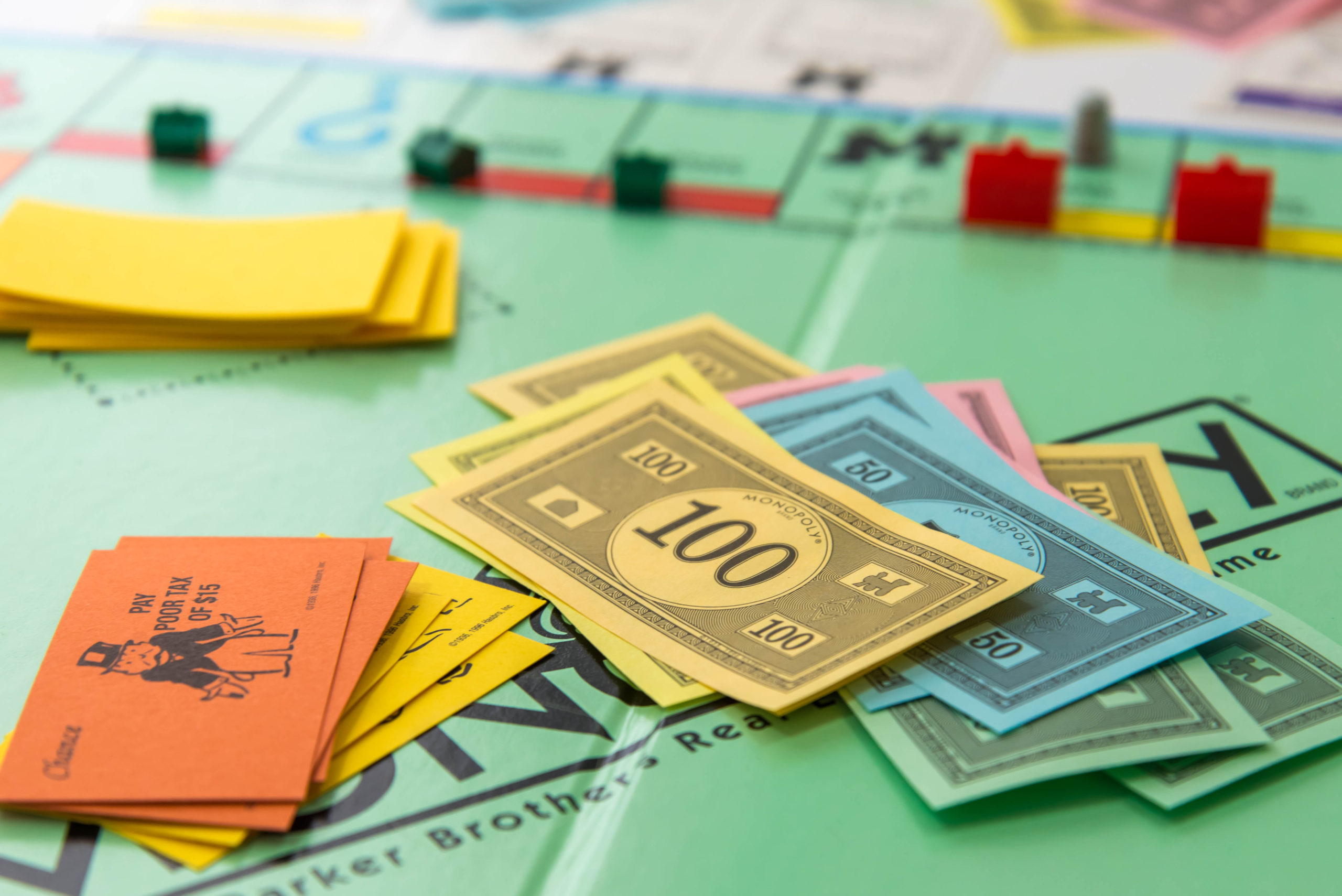 Everyday economics and monopoly games